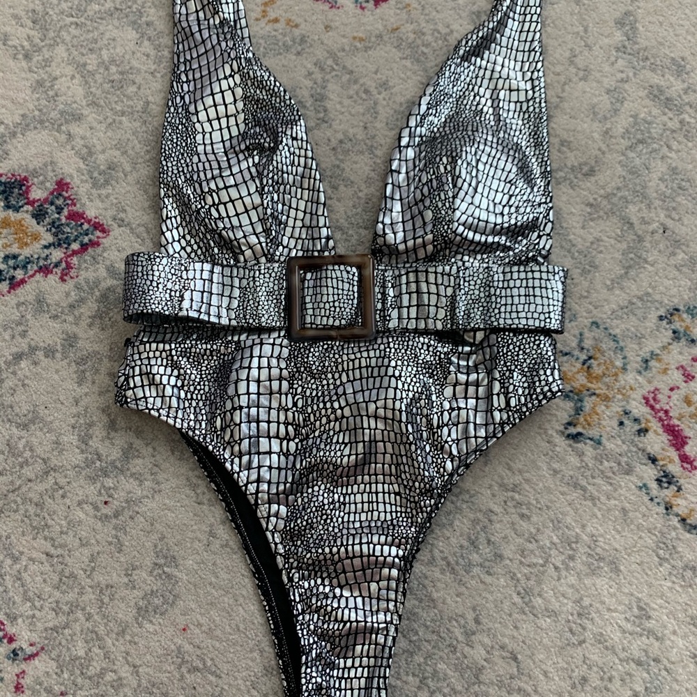 Silver and black swim
